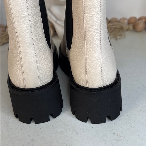 MICHAEL MICHAEL KORS
ASHER LEATHER ANKLE BOOT Cream/ Sz 9 - Picture 7 of 11